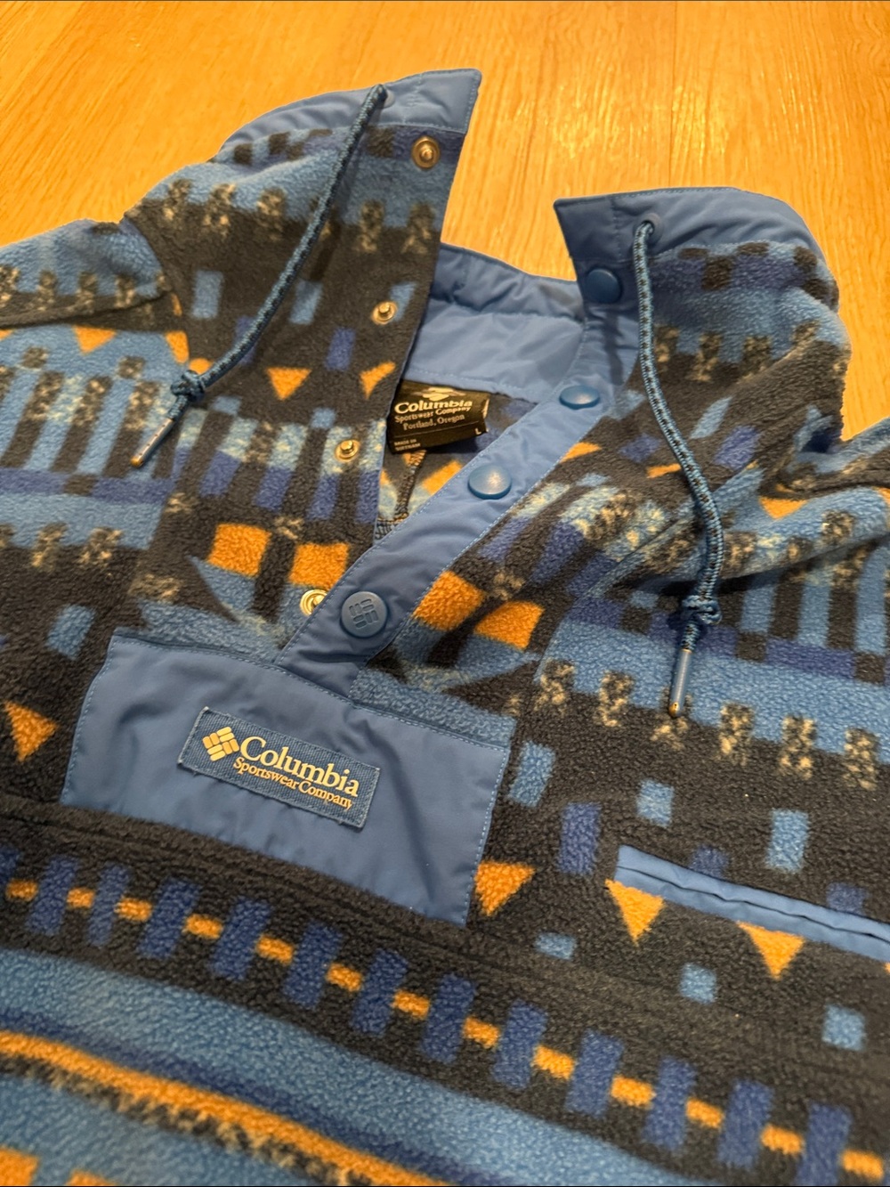 Columbia Men’s Blue and Tan Geometric 1/4 Button-Up Fleece Pullover - Picture 3 of 5